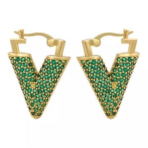 🆕 Beautiful Dainty Micro Pavè Emerald Triangle Geometric Drop Earrings NWT